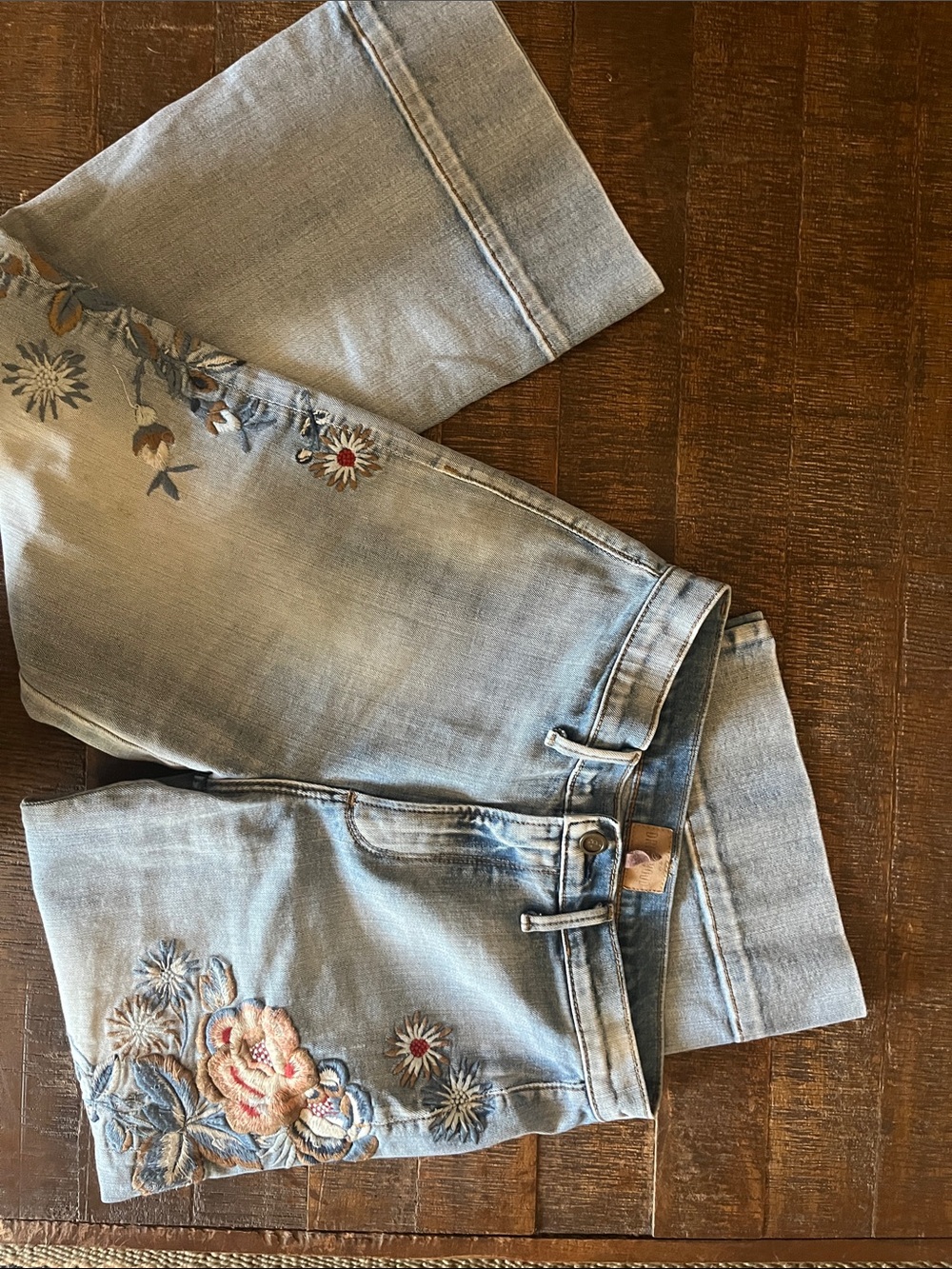 DRIFTWOOD Charlee cropped with Floral Embroidery - Picture 8 of 8